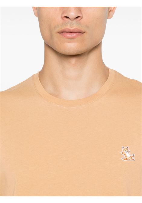 T-shirt con applicazione Chillax Fox in beige Maison kitsuné - uomo MAISON KITSUNÉ | LM00110KJ0008P242